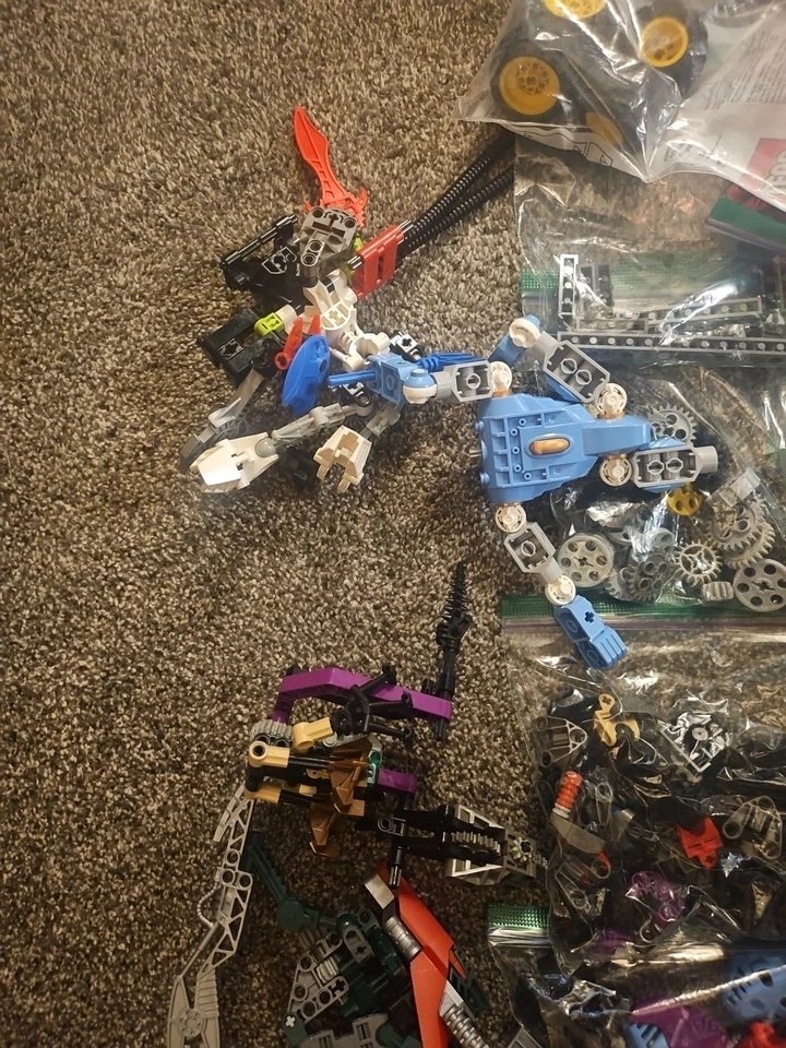 Huge Lego Bionicles/Technic Lot  Parts - Image 4 of 4