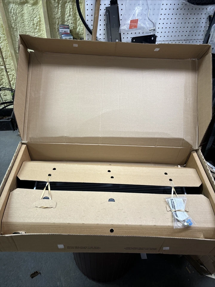 Radiador Carquest 432394, para 01-05 Cadillac DeVille y 01-03 Oldsmobile Aurora Foto 2 de 4