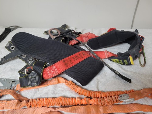 Guardian 11173 M-L Construction Harness 2015 with 2-6' Lanyards & 1-18" Extender - Picture 4 of 10