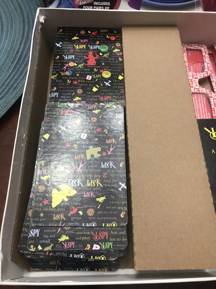 Scholastic I Spy 3-D Game EUC 2009 USA 1-4 Players Four 3-D Glasses - Image 2 of 4