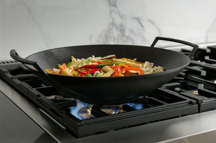 Monogram ZDP366NTSS 36" Dual-Fuel Professional Range with 6 Burners, NEW - Image 2 of 4