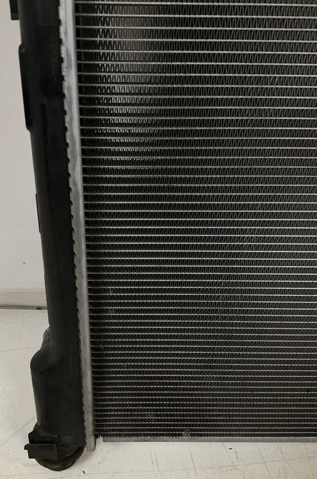 Radiador Garde A Lexus Es350 2019-2023 3,5 L 26 k millas OEM 16400F0010 Foto 3 de 4