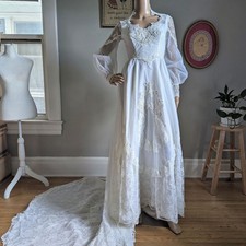 Vintage 1970s Bridallure Wedding Dress Floral Lace Gown Train Bridal Maxi Size 4