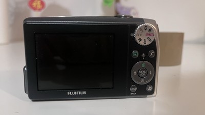 Super Condition Fujifilm FinePix F40fd 8.3MP Silver Digital Camera
