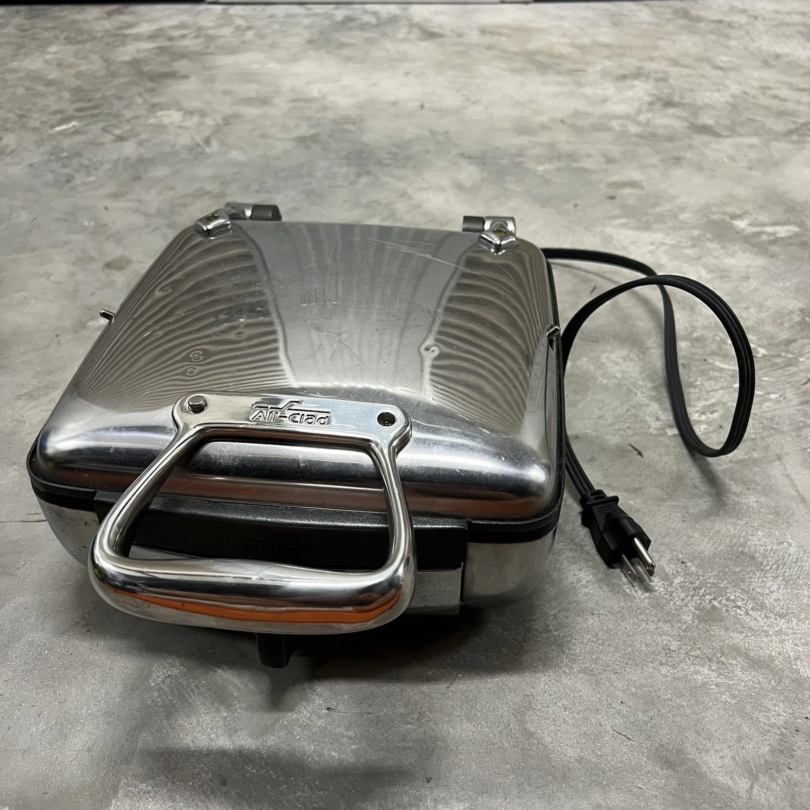 All-Clad Belgian Waffle Maker 4 Waffle Iron Electric Nonstick Stainless Tested