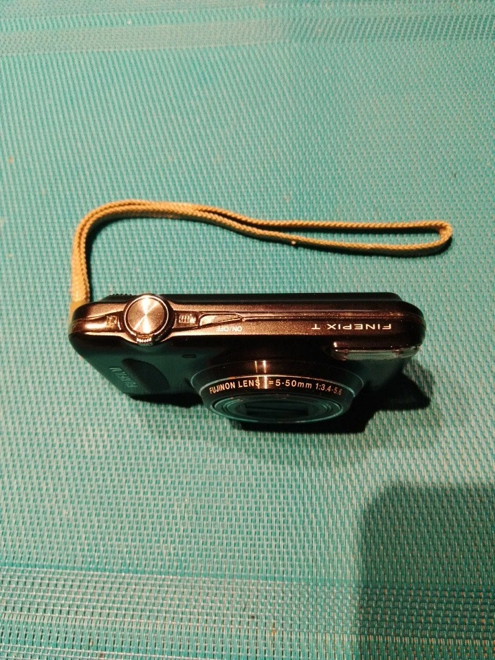 Fujifilm FinePix T210 - Digitalkamera - Schwarz - Kompaktkamera - Bild 3 von 4