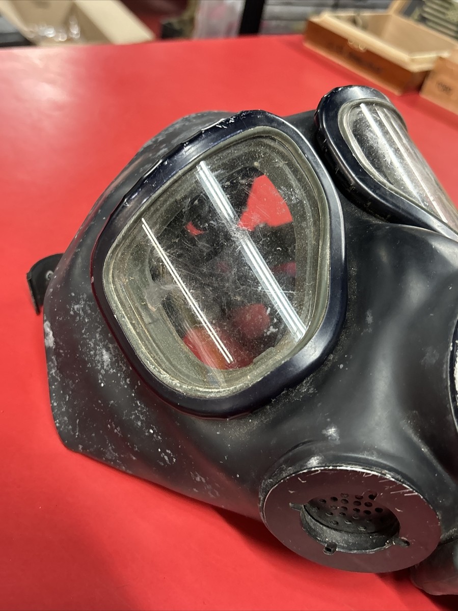 米軍　実物　M40 GAS MASK ガスマスク　ケース付き　② 送料無料 Amazon.co.jp: 実物 米軍 M40ガスマスクバッグ (OD) 実物