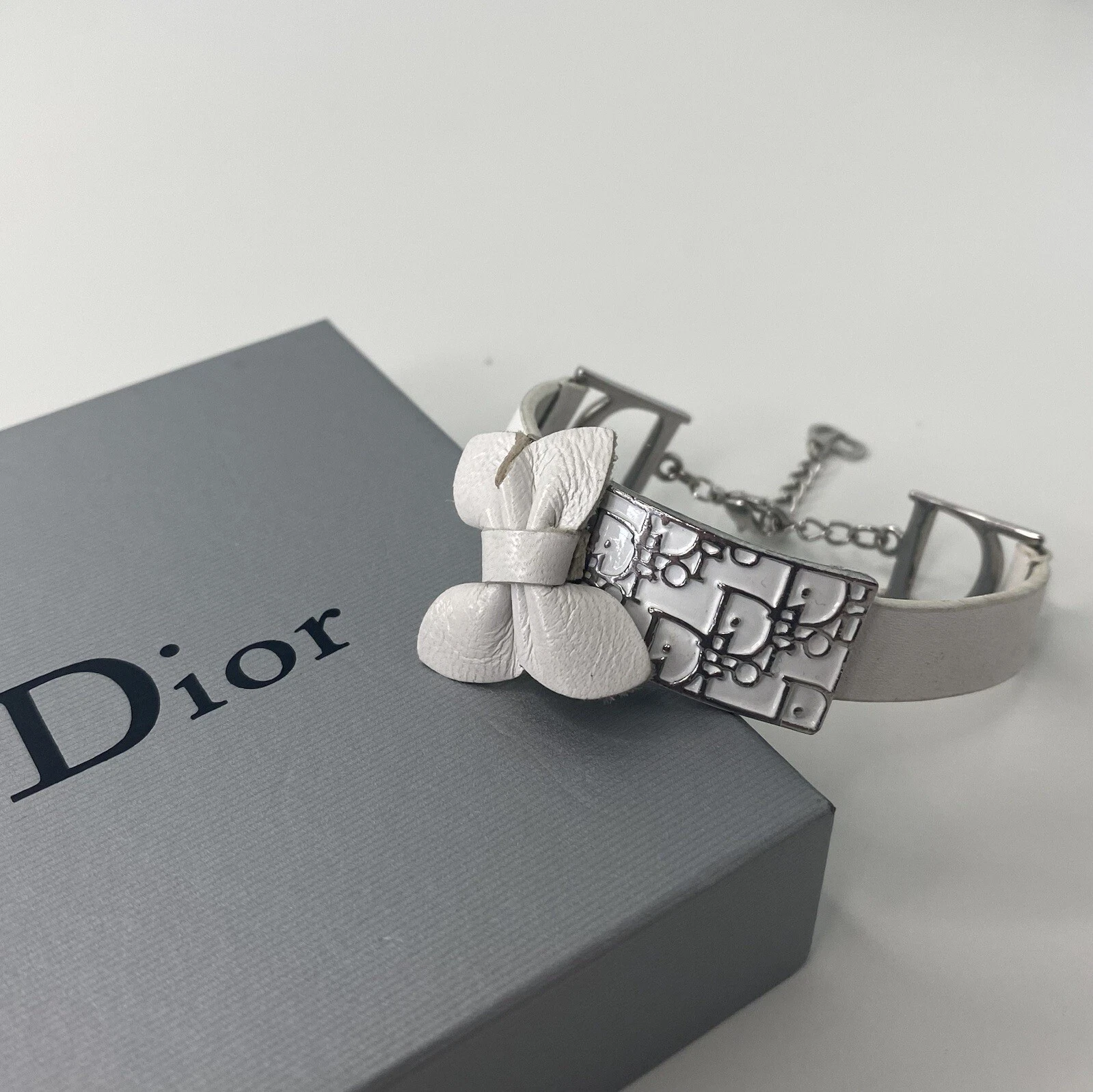 Bracelet Dior Girly Monogramme Fleur Blanche Y2k