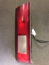 *1999 Toyota Camry Driver Side Tail Light Tailight OEM D28009 **B17**