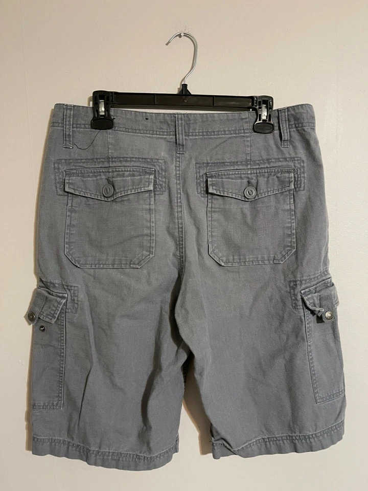 Pantalones Cortos Informales de Carga Guess Gris Claro Frontal Plano Algodón Bolsillos con Cremallera - Para Hombre 32 Foto 3 de 4