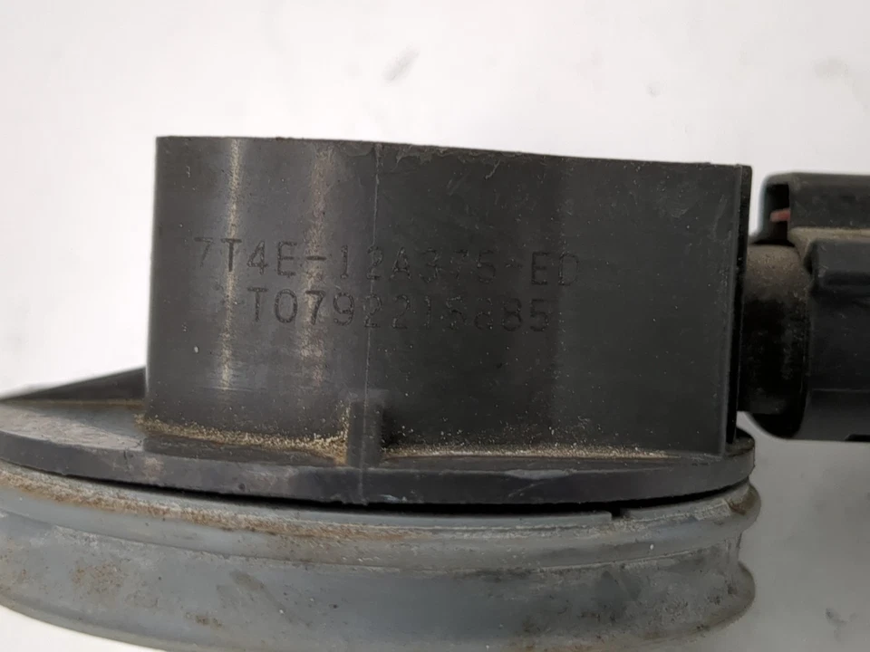 2008-2009 Ford Taurus X Ignition Coil Igniter Pack P71D9 - Image 2 of 4