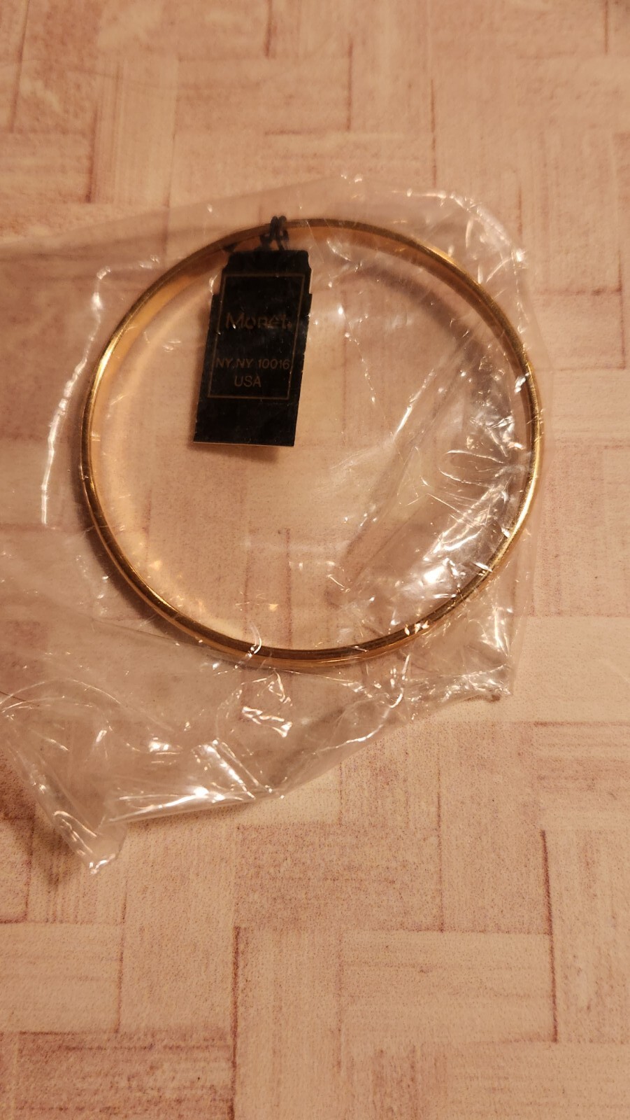 Vintage NOS tag Monet Gold Tone Round Bangle Bracelet made in USA 3/16" wide