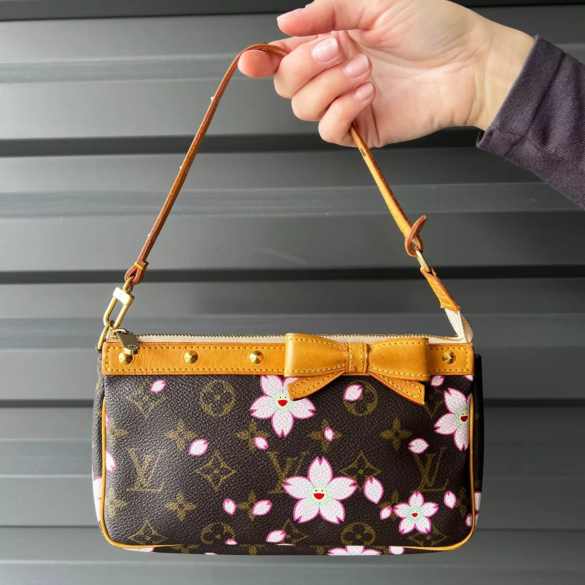 Louis Vuitton x Takashi Murakami 2003 pre-owned Monogram Cherry Blossom  Pochette Accessoires Handbag - Farfetch