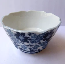 OMC Vintage Japan Blue/White Flowers Porcelain Scalloped Rice Bowl