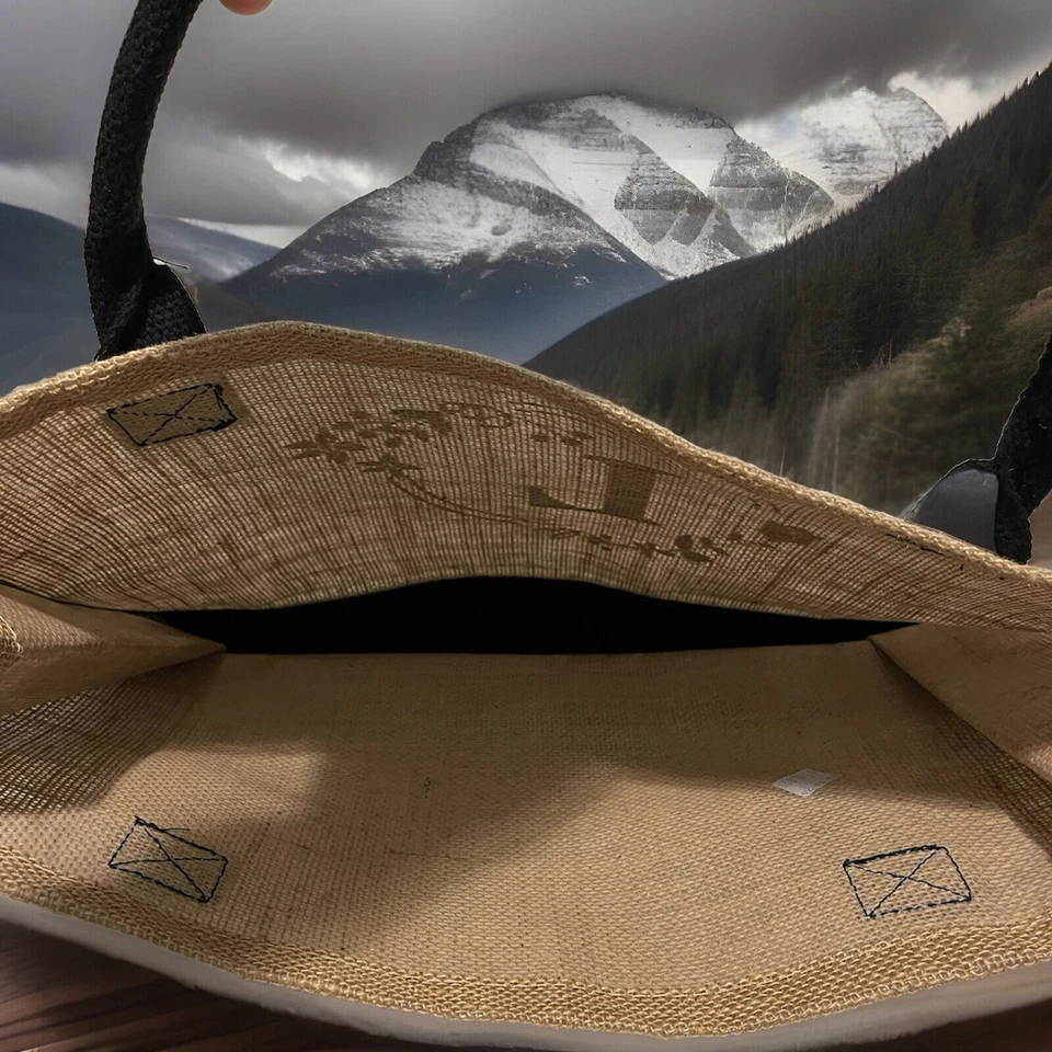 Bolso de Mano Mud Pie "L" Inicial Lona Negro Blanco Crema Bordado Grande  Foto 3 de 4