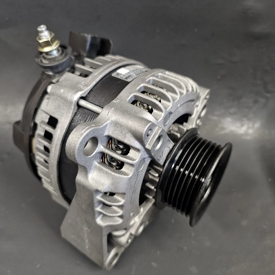 Alternador Chevrolet Silverado 3500 HD V8 6,0 litros 150 amperios OEM Reman por casa rodante Foto 3 de 4
