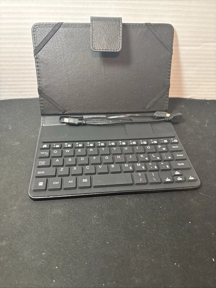 Polaroid 7" Universal Keyboard Folio Stand w/Micro USB connectivity Black NIB - Image 2 of 4