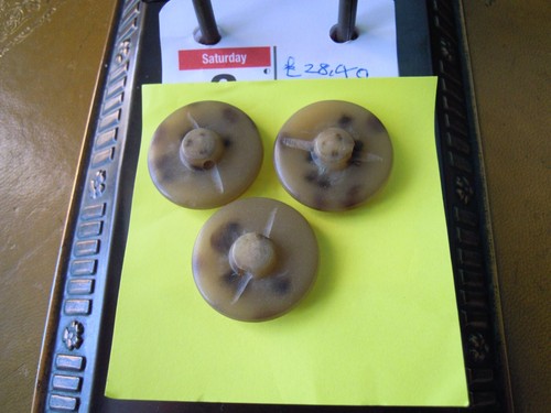 £9..3 x TRUE 1957 STONE(possibly MARBLE)*** ANIMAL PRINT*** SHANK BUTTONS UNUSED - Picture 2 of 3