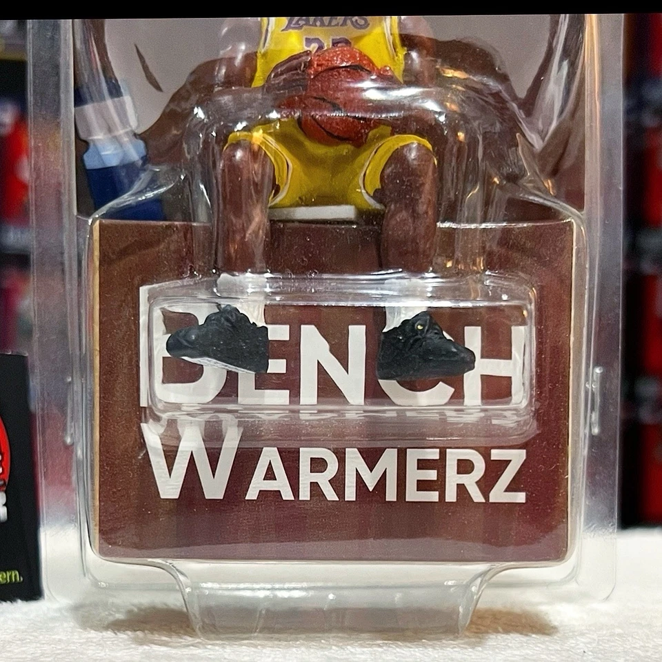 LEBRON JAMES Los Angeles Lakers "Benchwarmerz" Mini Bobblehead NBA Sentado - Imagem 3 de 4