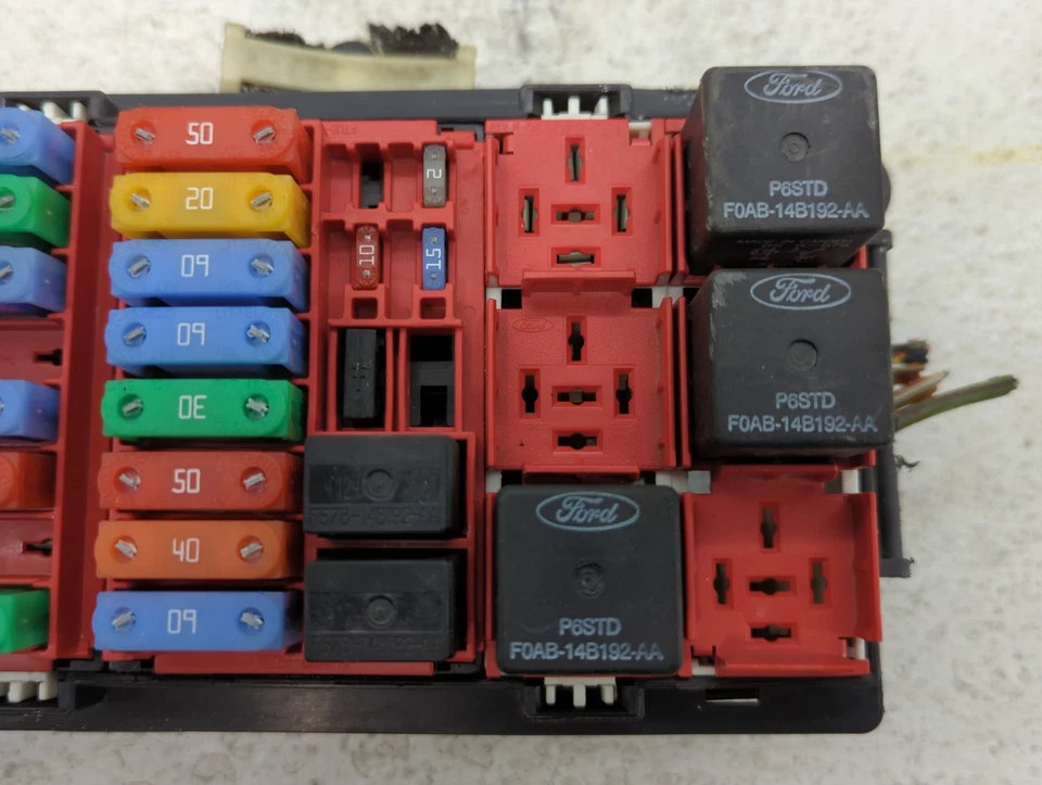 Ford E-350 Club Wagon 2005-2005 caja de fusibles caja de fusibles módulo de relé L85MT Foto 4 de 4