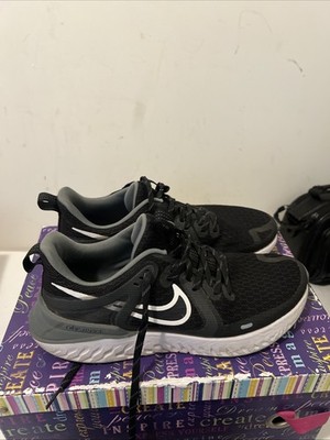 Nike Legend React 2 Black AT1369-001- Women s US Size 9