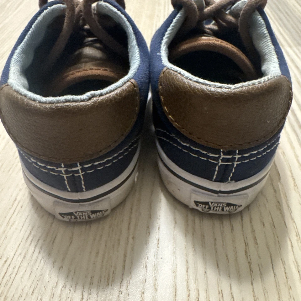 Zapatillas bajas VANS Off The Wall para niños pequeños US8 azul marino blanco Foto 2 de 4