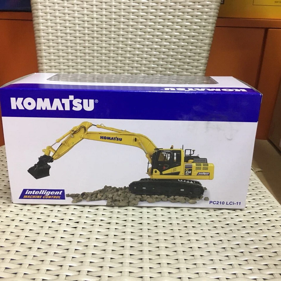 UH Universal Hobbies 1/50 Komatsu PC210LCi-11 Excavator DieCast Model UH8123 - Image 2 of 2