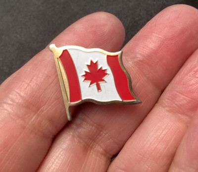 Vintage Gold Tone Enamel Canadian Flag Maple Leaf Canada Lapel Pin Hat (A038)