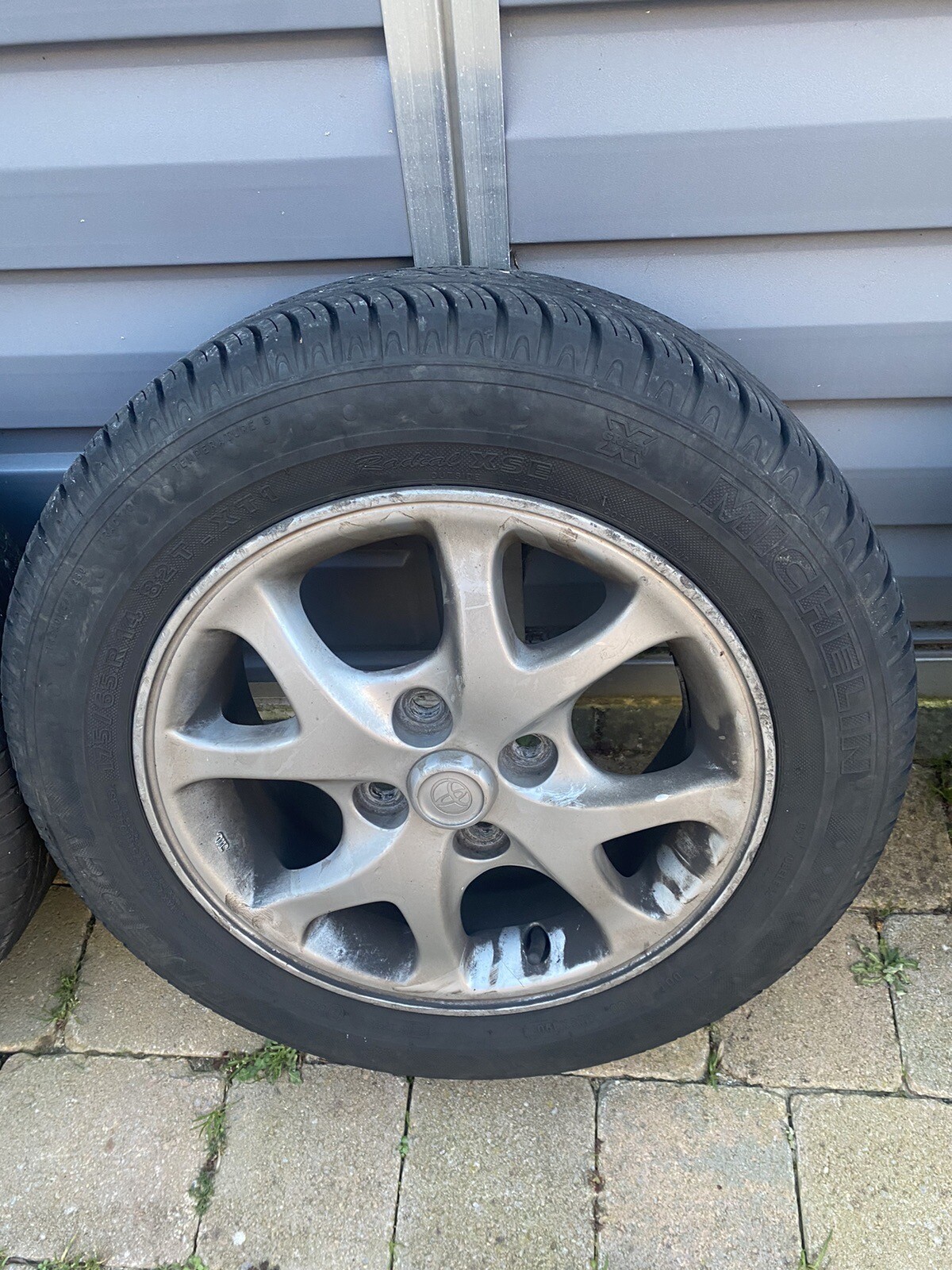 TOYOTA YARIS MK1 19992005 R14 SET OF 4 ALLOY WHEELS WITH TYRES 175/65