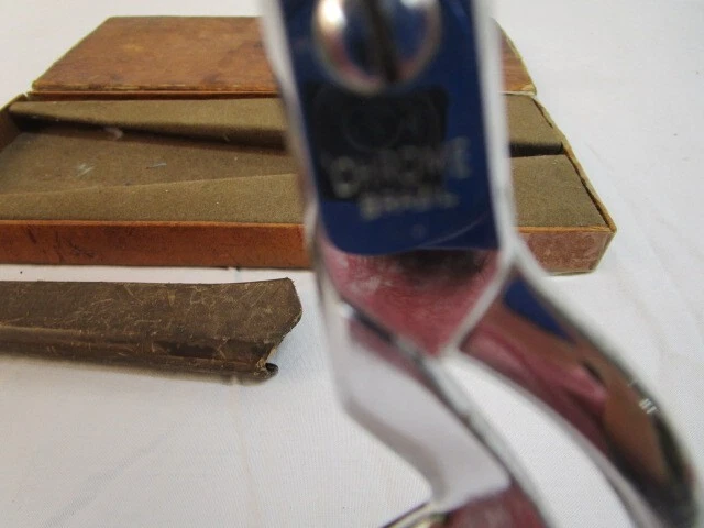 Gingher 8 inch Tailor Scissors with Knife Edge - 01-005288 - Image 4 of 4