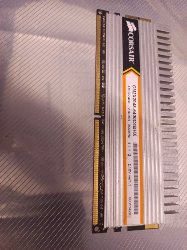 CORSAIR XMS2 2GB CM2X2048-6400C5DHX PC2-6400U 800MHz DDR2 - PC Memory - Image 2 of 3