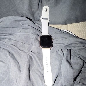 Apple Watch Series 3 42mm Rose Gold Aluminum, White Silicone Band, 8GB