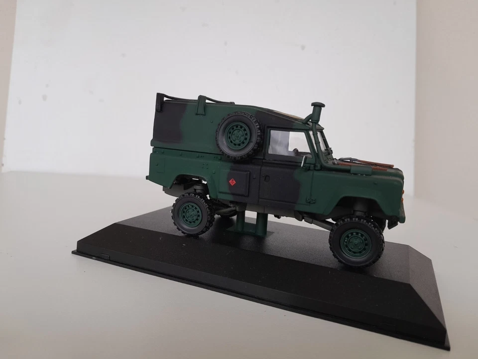1:43 Military Model LAND ROVER 110 (U.K. 2000) _ DeAgostini (27) - Immagine 2 di 2