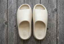 Yeezy slides Bone Sizes 4-13 (100% Authentic) Fz5897