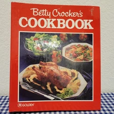 Betty Crocker's Cookbook 5 Ring Binder Golden Press 10th Ed 1983 Very Clean
