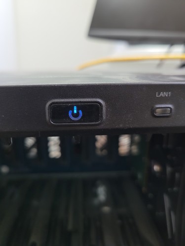 Synology DiskStation DS1812+ 8-Bay NAS for parts, NO CADDIES, LAN Lights up - Picture 5 of 5