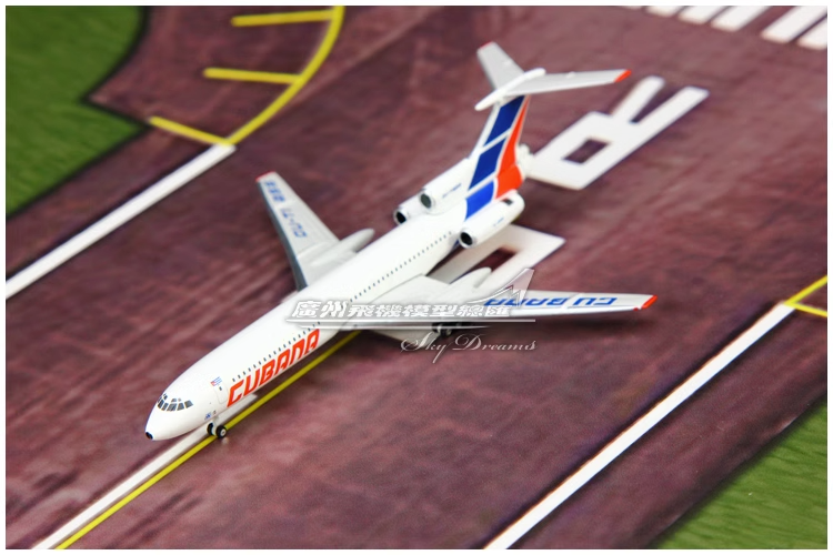 1:400 Phoenix CUBANA Tupolev TU-154B2 Passenger Airplane