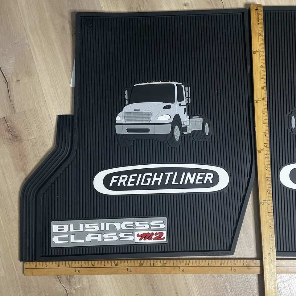 Freightliner Business Class M2 OEM Black Rubber Floor Mats 2Pc Cab W/Logo 2003 + — 第 2/4 张图片