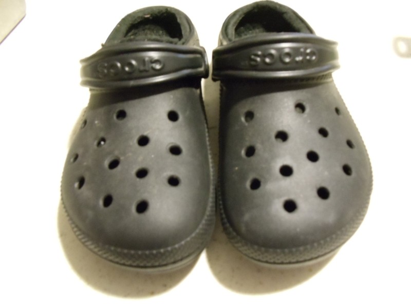 Crocs Black Sz 7 w   5 m   Great Condition  Fleece Lined