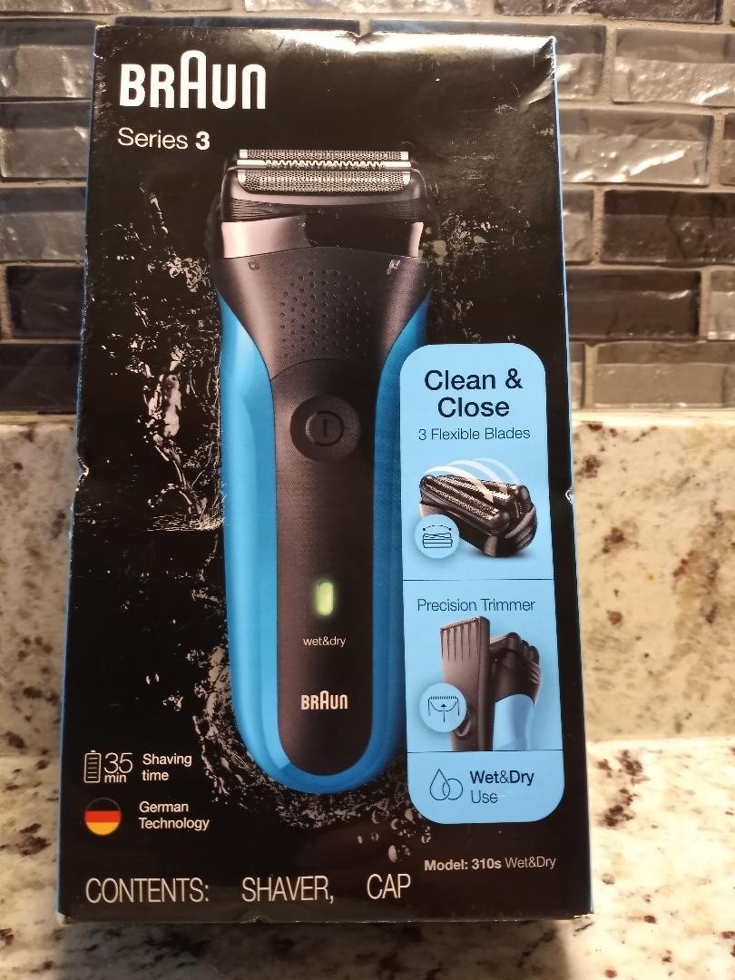 BrAun Series 3/310s Wet/Dry Electric Shaver-3 Blade/flexible