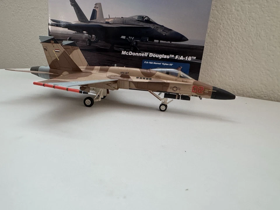 Hobby Master 1/72 F/A-18A Hornet USN VFA-127 Cylons, Cylon 02 NAS Fallon HA3565 - Image 2 of 4