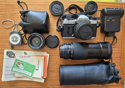 Vintage 1983 Fujica AX-1 Film Camera Kit - 3 Objektive 28/50/80-200 Blitztasche...