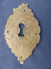 Ancienne entrée serrure Laiton bronze gravée ouvragée meuble coffre Ht 11,5 cm