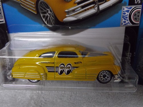 Hot Wheels Lote de 3 47 Chevy Fleetline Mooneyes Negro, Amarillo y Púrpura - Imagen 3 de 4