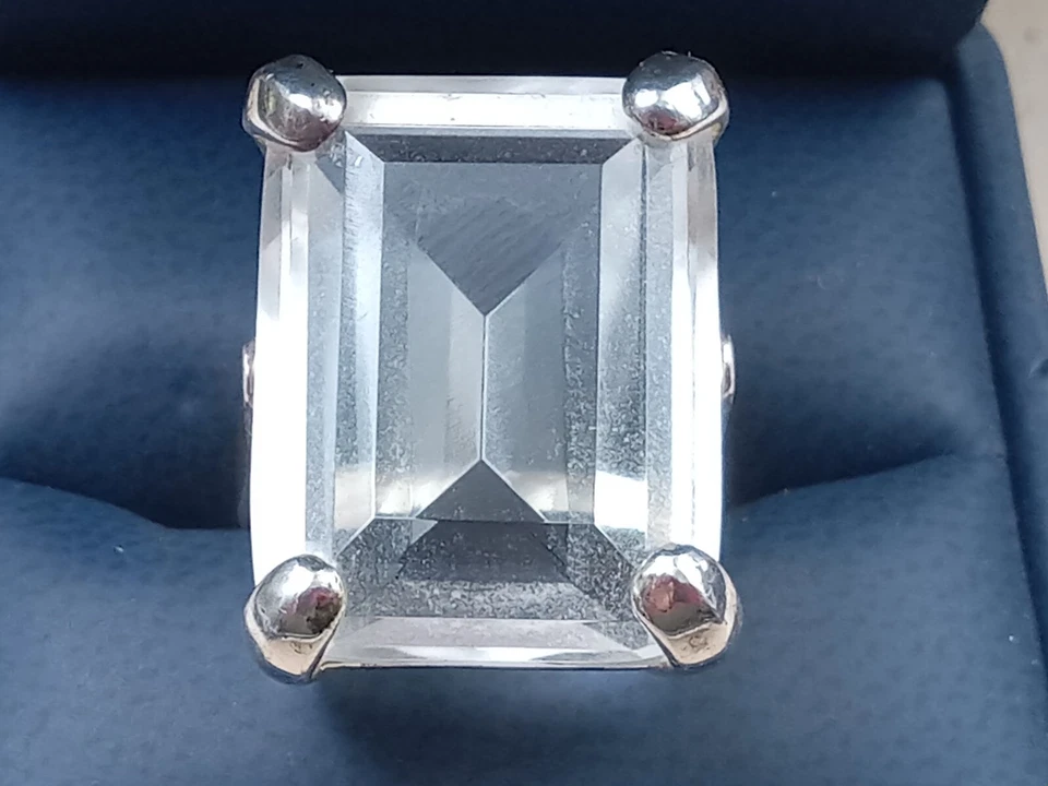 Anillo de plata esterlina talla 8 para hombre con conjunto de puntas de corte esmeralda transparente de cuarzo Foto 2 de 4