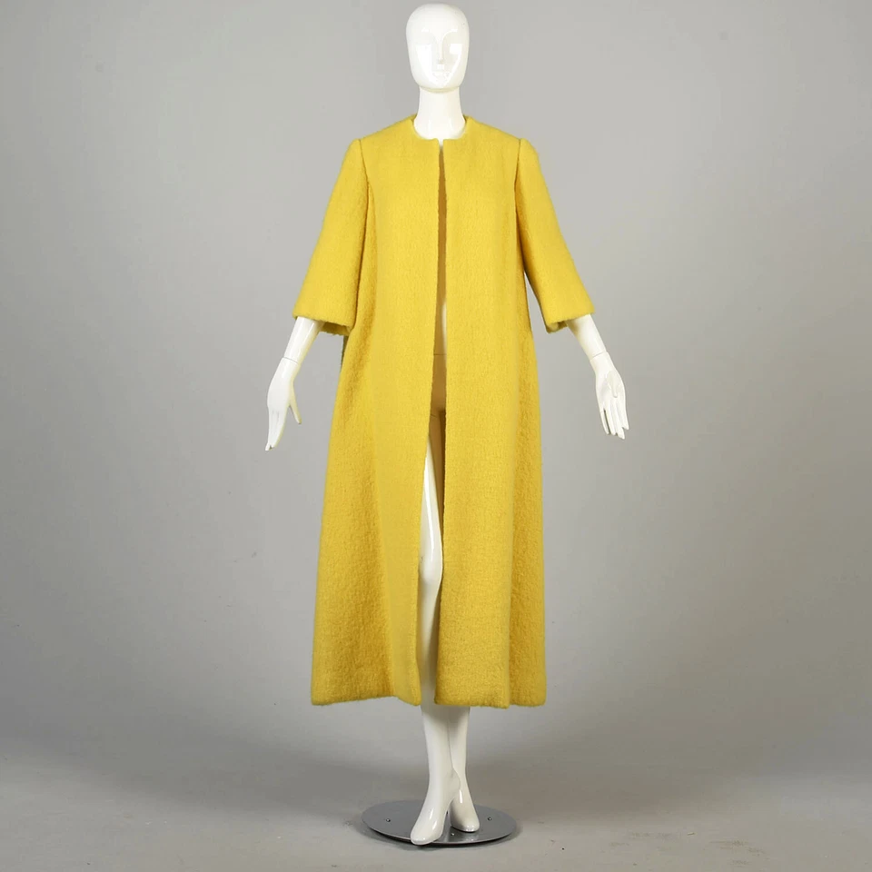 Abrigo monocromático mohair grande años 60 amarillo brillante manga pulsera maxi clutch mod