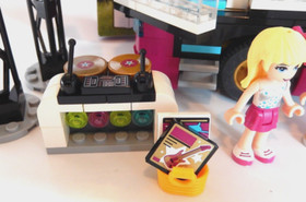 Lego 41106 Pop Star Tour Bus Friends 100% Complete