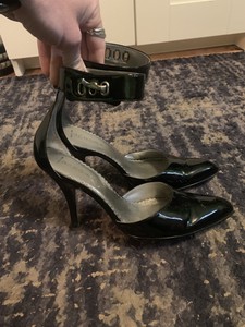 bcbg black patent leather pumps