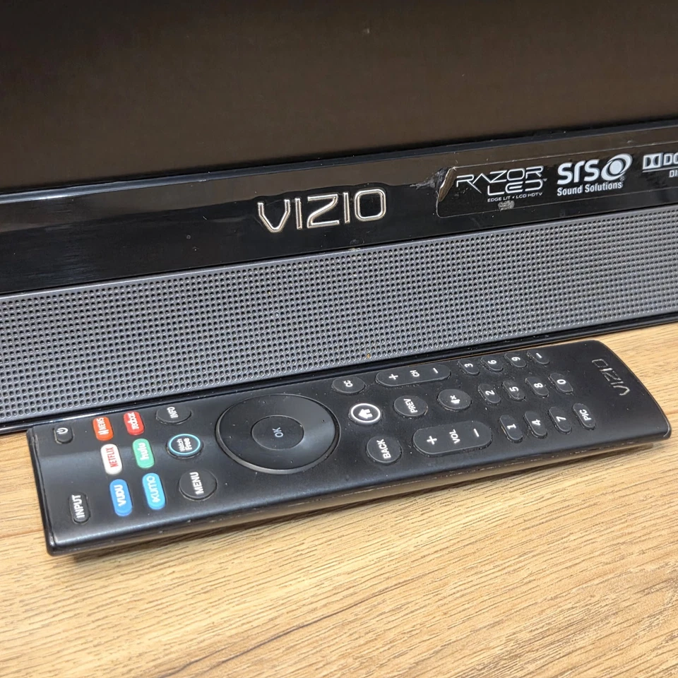 VIZIO E191VA 19-Inch 60Hz LED LCD Class Edge Lit Razor HDTV Gaming w/ Remote - Image 3 of 4