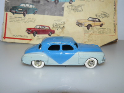 1/43 RENAULT FREGATE ( 1954 ) en l'état 1/43 RENAULT FREGATE ( 1954 ) en l'état